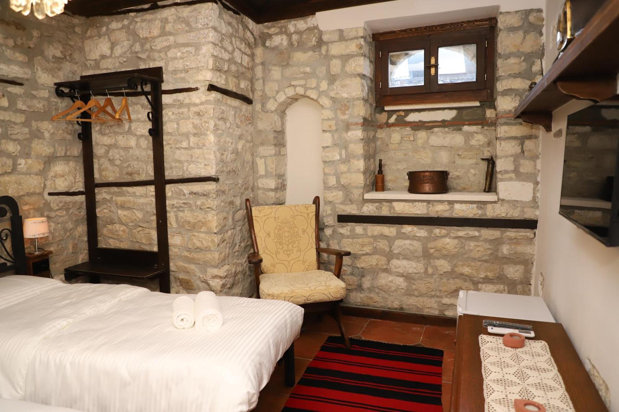 Vila Art Berat Castle Bagian luar foto