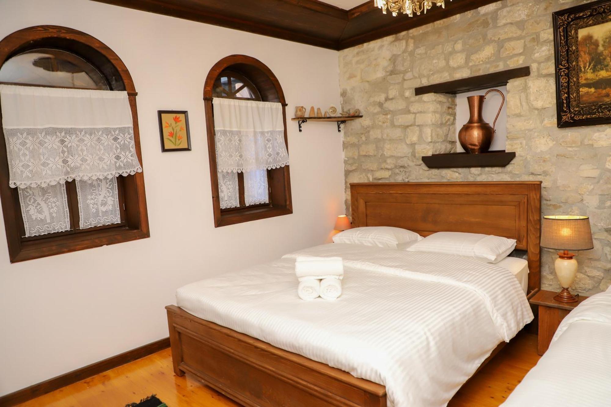 Vila Art Berat Castle Bagian luar foto