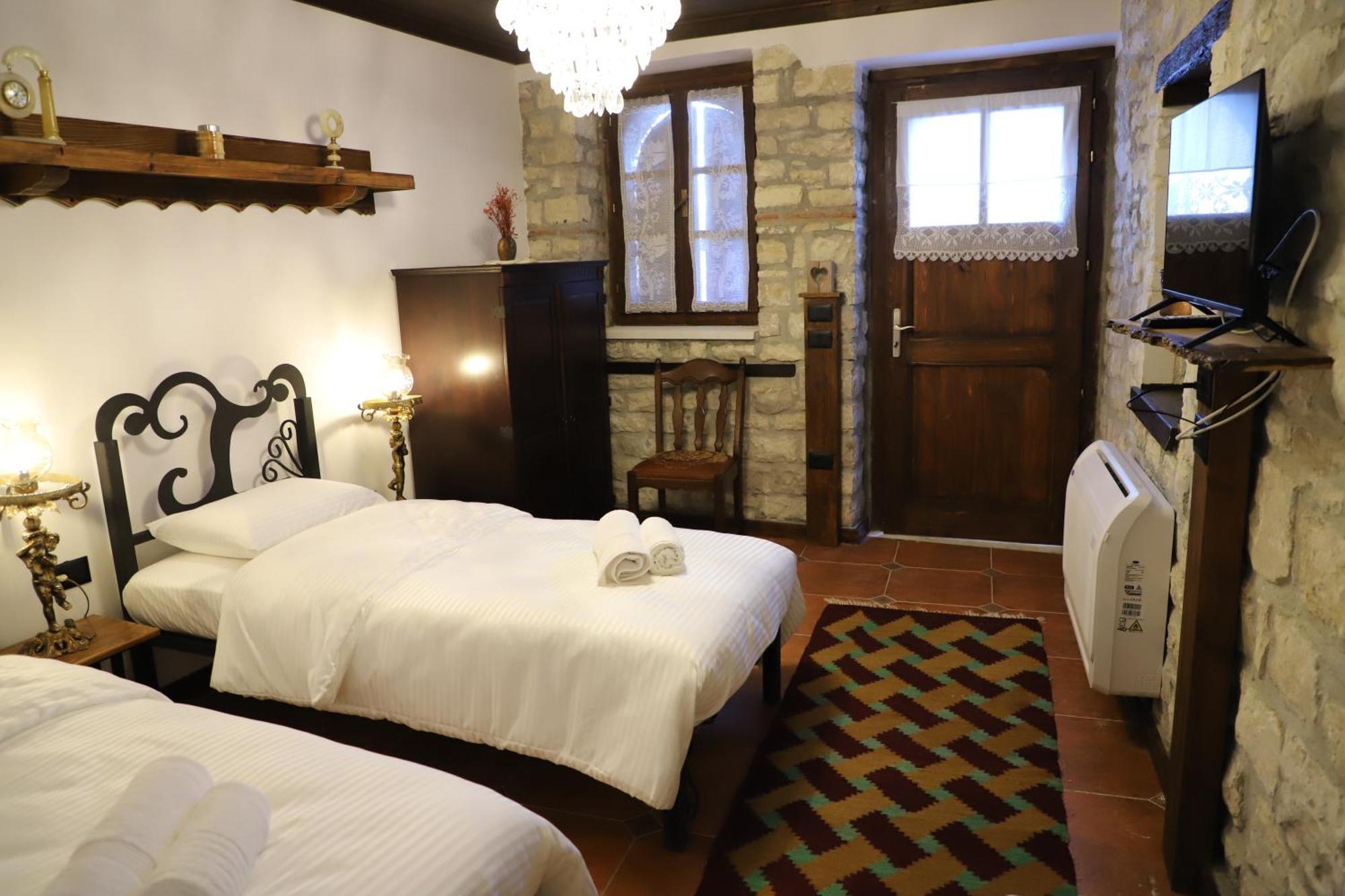 Vila Art Berat Castle Bagian luar foto