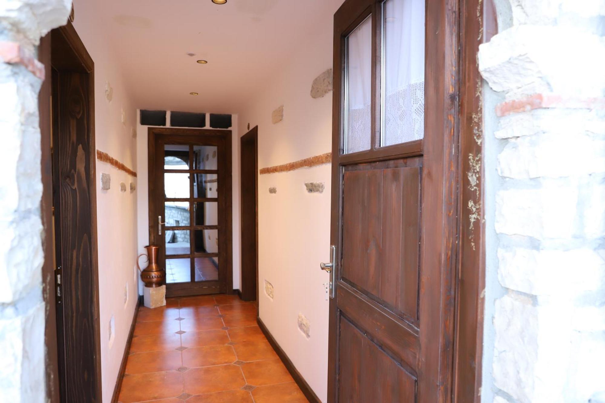 Vila Art Berat Castle Bagian luar foto