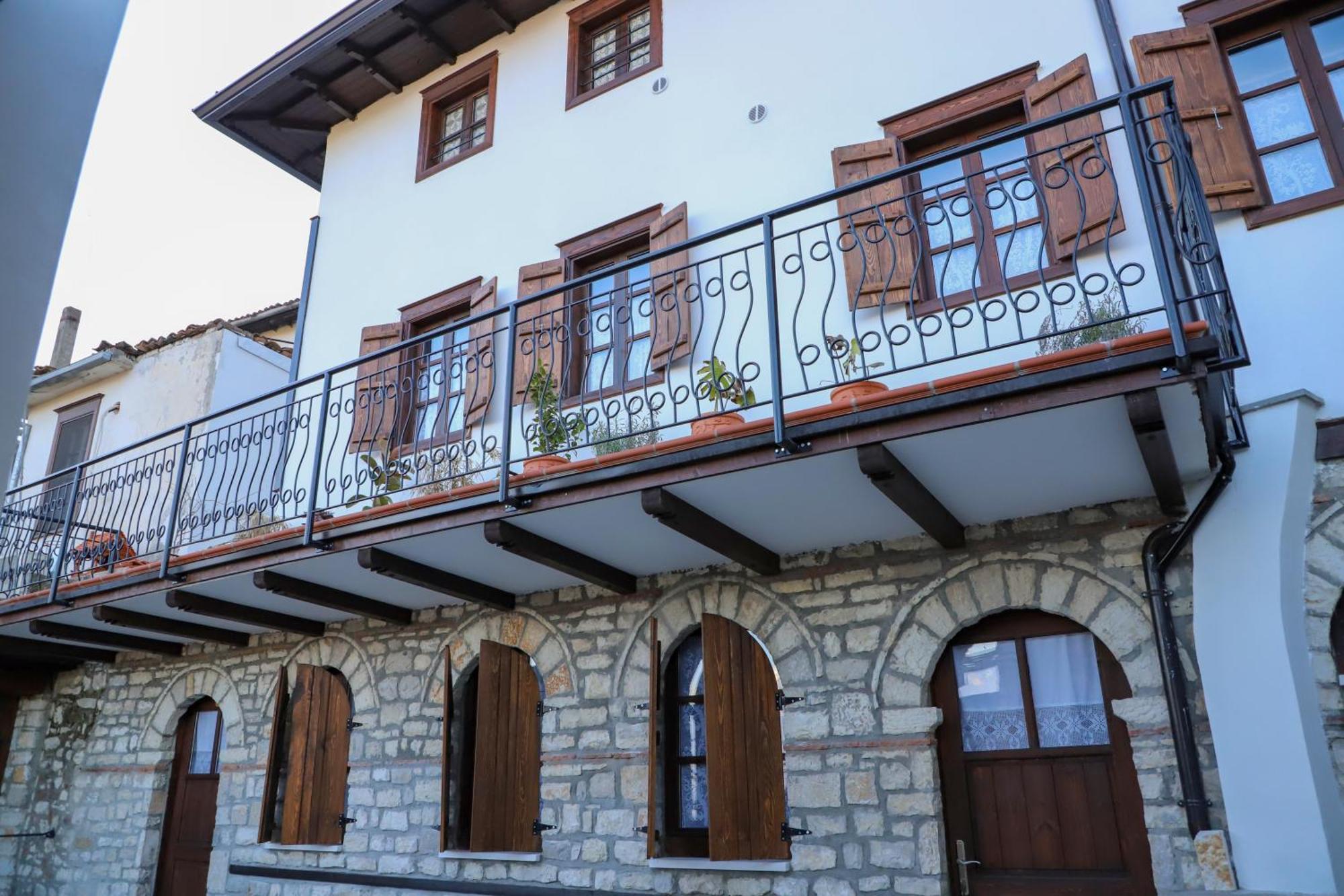 Vila Art Berat Castle Bagian luar foto